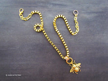 Load image into Gallery viewer, QUEEN BEE NECKLACE