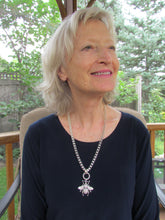 Load image into Gallery viewer, QUEEN BEE Necklace SILVER