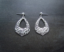 Load image into Gallery viewer, MADAGASCAR Earrings