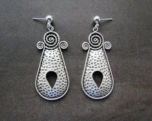 Load image into Gallery viewer, PENDLETON Earrings