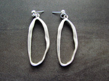 Load image into Gallery viewer, SOLONGE Earrings