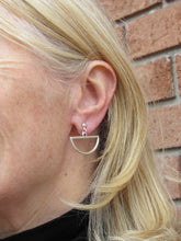 Load image into Gallery viewer, DEMI-LUNE Earring
