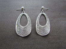 Load image into Gallery viewer, WESLEY Earrings
